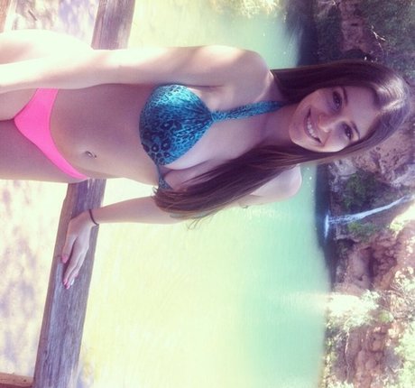 Carolina Neto nice star image