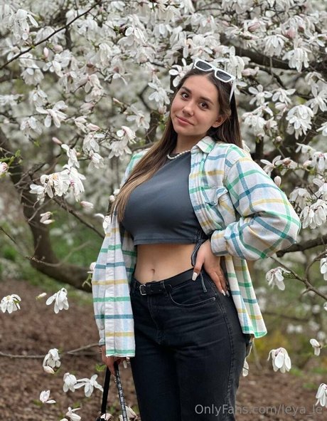 leya le estrella porno desnuda imágenes