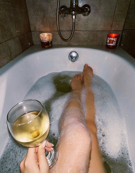 tasty ella actrice sexy galeries