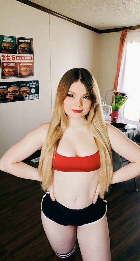 mscheyo estrella porno atractiva imágenes