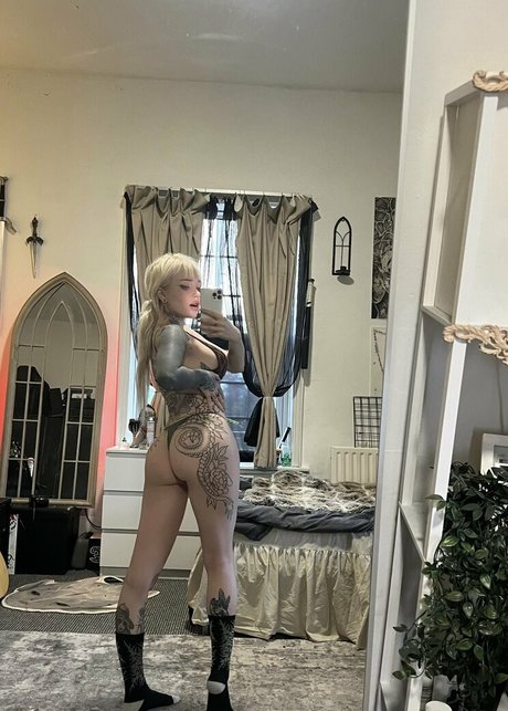 Runabutt pornstar adult picture