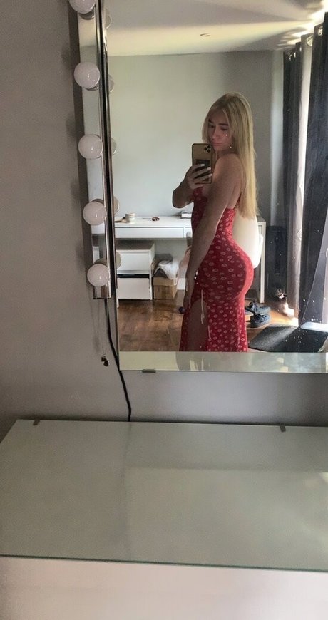 a mae 04 pornstar nude image