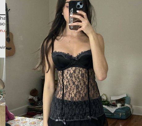 Mikaela Astel estrella porno foto