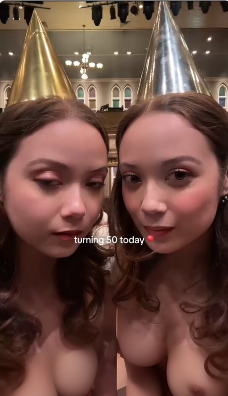 Laufey And Junia modèle img