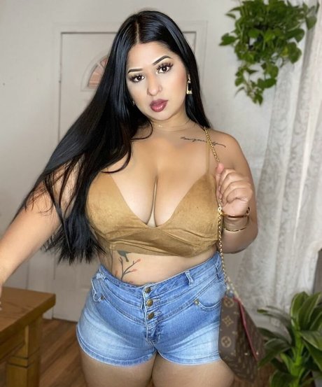 Janet Jae haut modèle photos