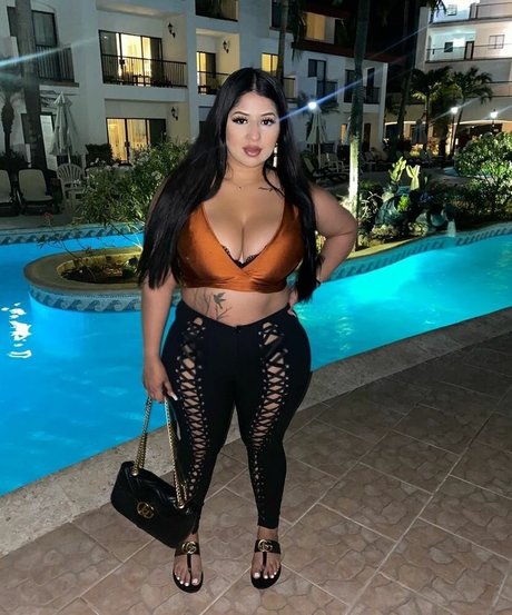 Janet Jae star beautiful photo