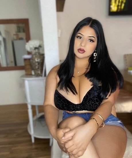 Janet Jae model perfect pic