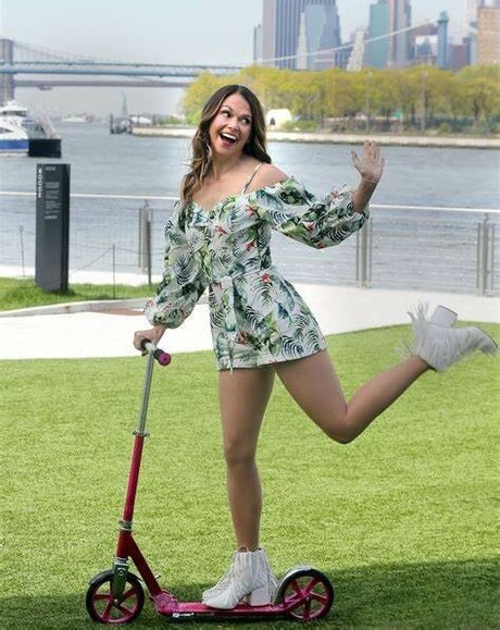 Sutton Foster hot star galleries