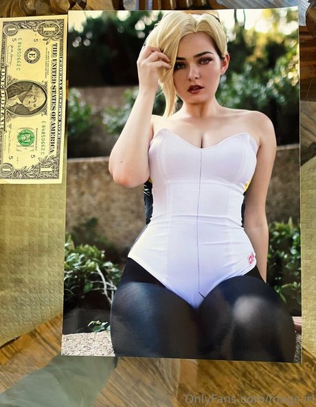 Mags IRL actriz de desnudos archivo