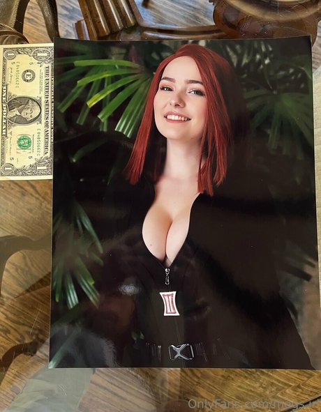 Mags IRL actriz de desnudos fotos