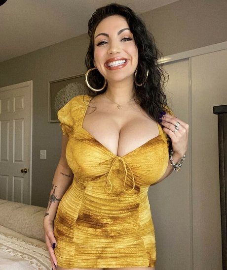 Crueltyfreecurves actriz fotos