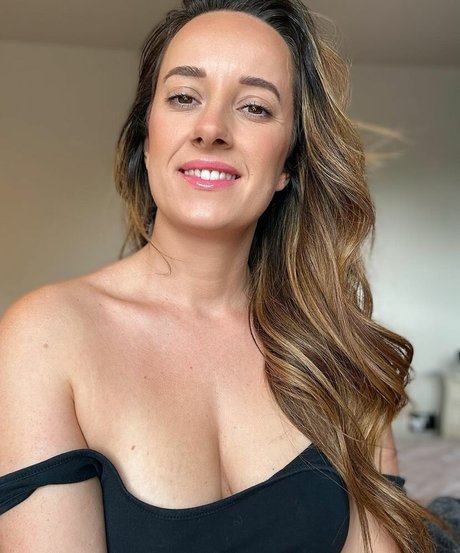 Scarlet Storm desnudos de estrellas porno imágenes