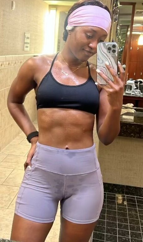 morena pequeña onlyfans bien caliente archivo