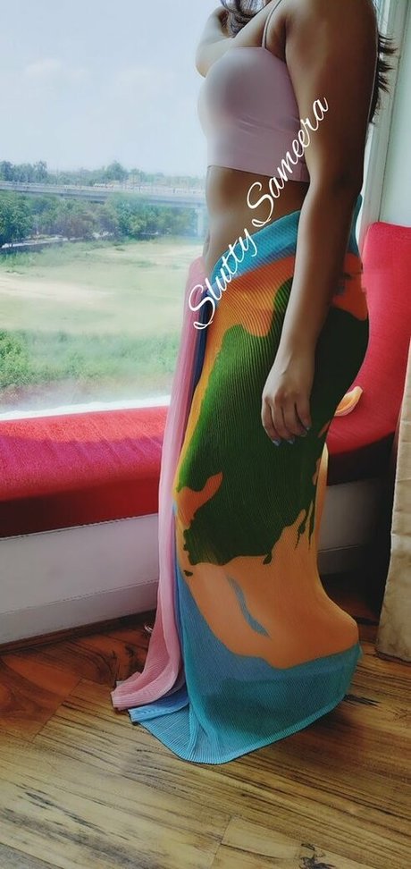 sluttysameera4u erotic star picture