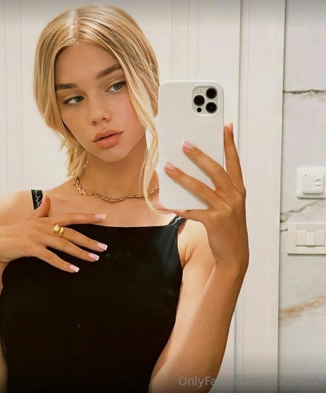 vickiblack estrella del arte galería