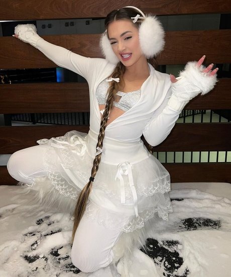 Mae Welsch pornstar hot image
