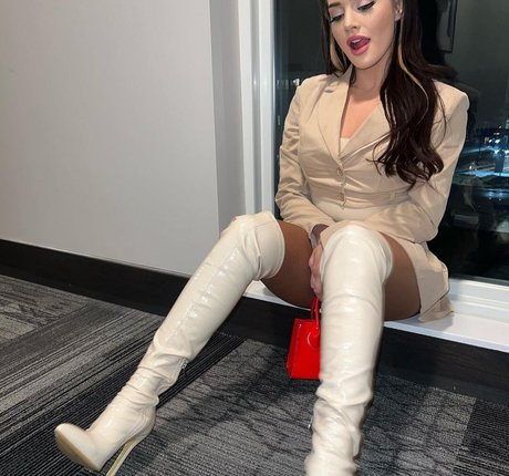 Mae Welsch adult star pic