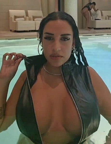 Mikaelabrbs modèles nus galeries