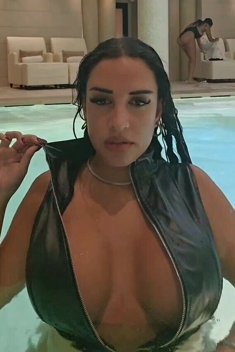 Mikaelabrbs étoile sexy galeries