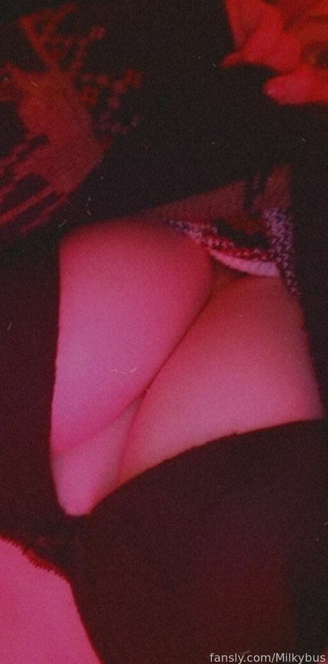 Milkybus nus de stars du porno image