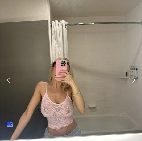 Sara Brooks actriz de desnudos foto