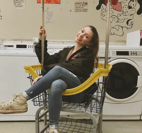 Sara Brooks estrella porno de alta calidad imagen