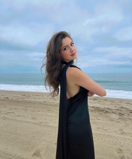 Sophie Silva modelo adulto foto