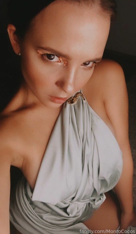 MonroCocos model hot pic