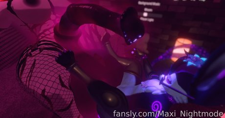 Maxi Nightmode actriz de desnudos archivo