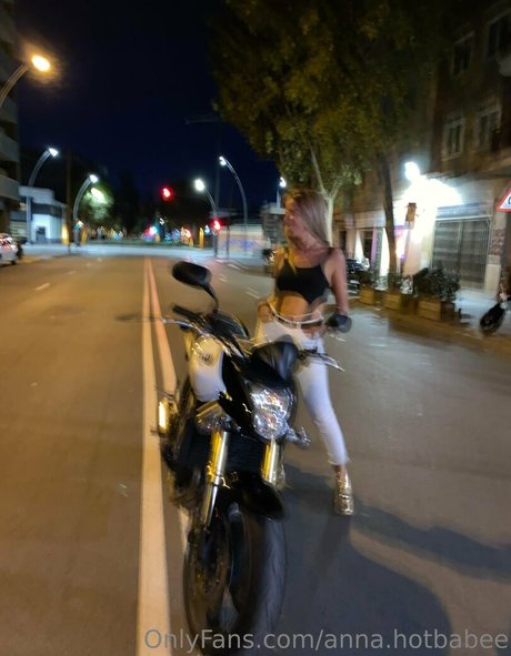 anna hotbabee modèle des photos