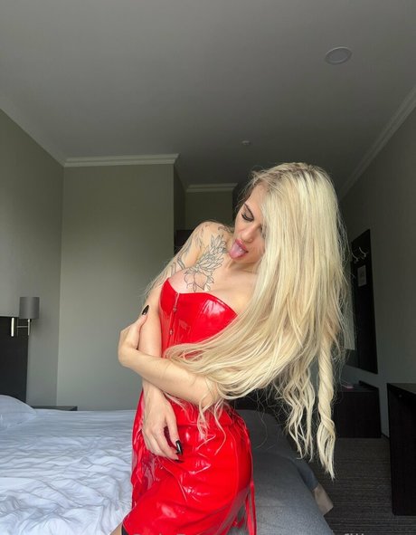 maya filinova estrella libre foto