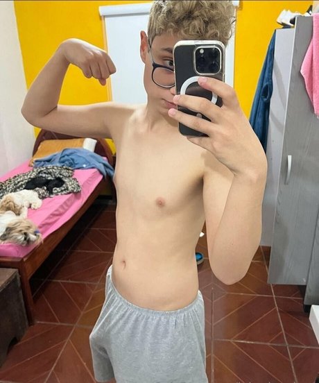 lukecinnabun star hot image