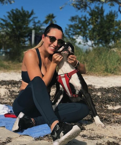 Monica Gonzalez haut modèle images