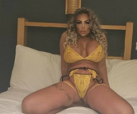 Princess Levi modèles nus photos