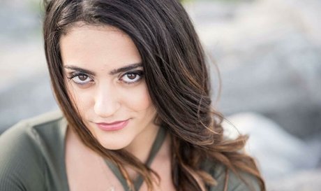 Maria Sharrad actriz caliente fotos