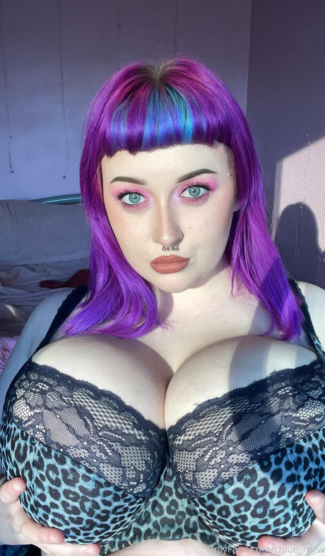 chloe nsfw modèle érotique image