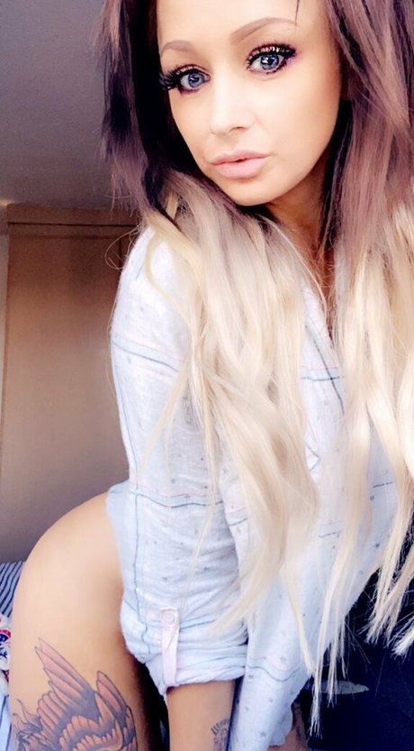 hot mum skyler modèle nu images