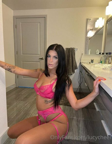 lucymomma estrella caliente imágenes