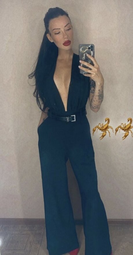 Alesya Vidnova Pena modèle de haute qualité des photos