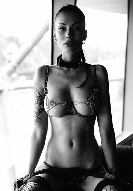 Alesya Vidnova Pena actriz de arte foto