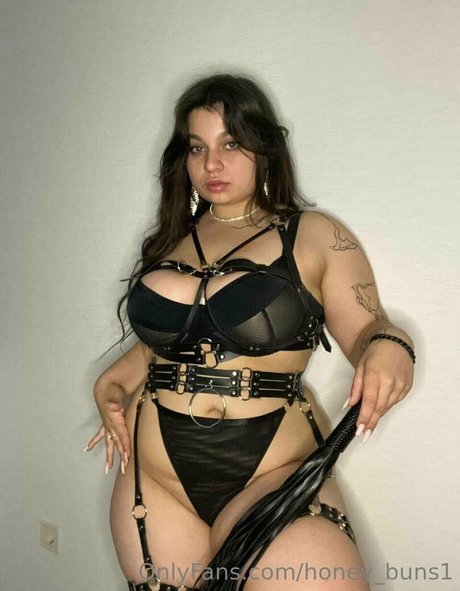 honey buns1 star naked photo
