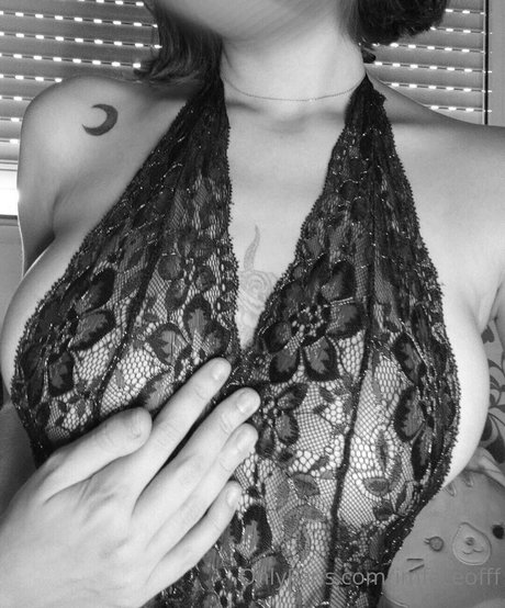 imfaceofff erotic model photo