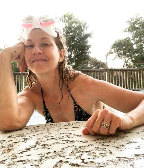 Jenna Elfman model best image