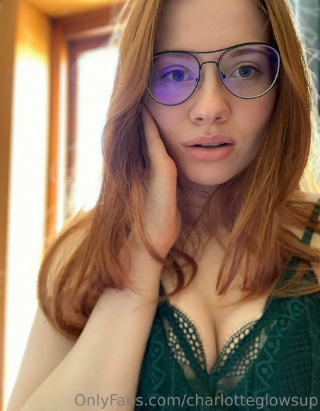 charlotteglowsup pretty model img