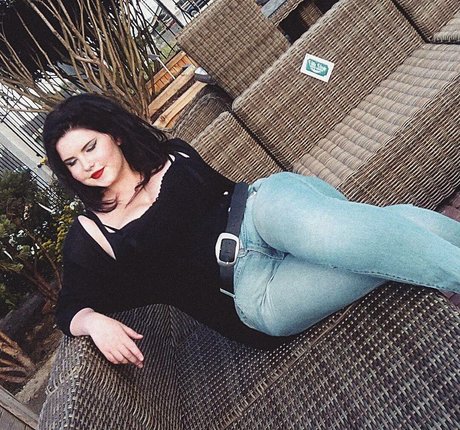 Anna Bernadi estrella erótica archivo