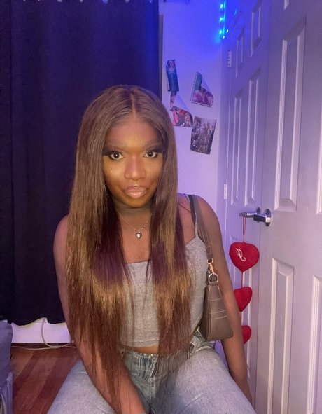 sissy serayah modelo pornografico galerías