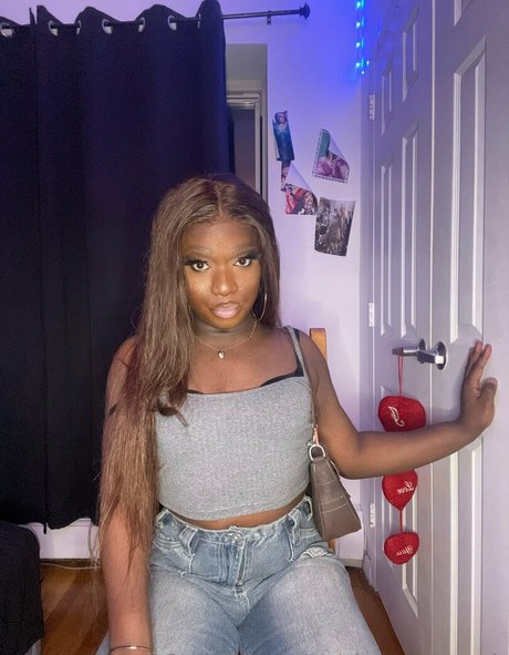 sissy serayah meilleur modèle img