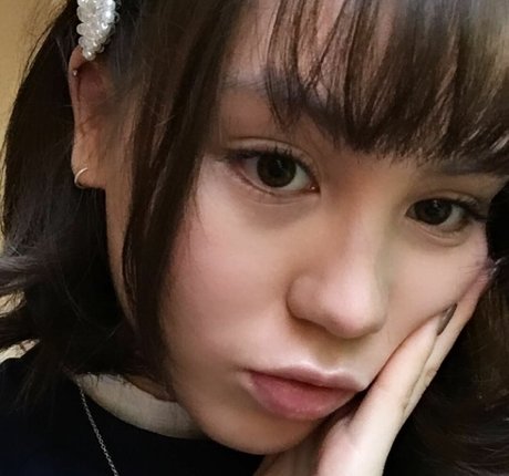 ASMR BlueKatie estrella porno erótica foto