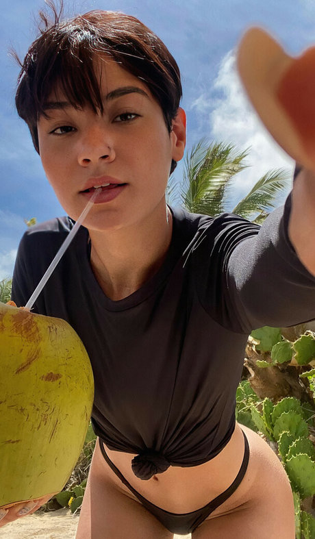 Isis Rodrigues nus star du porno photos