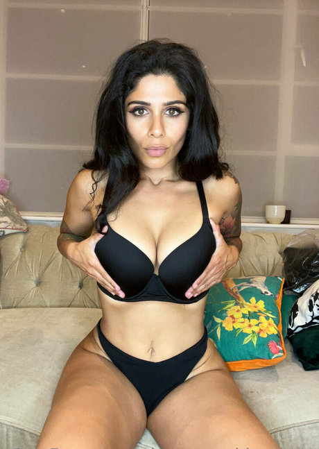 mistresssophiasahara estrella adulta fotos